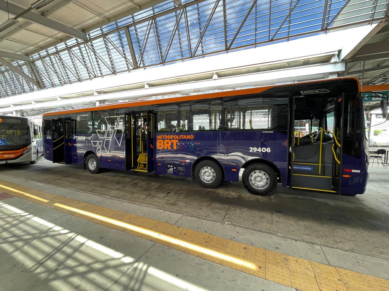 Governo de Minas acompanha entrega de 40 novos ônibus metropolitanos no Terminal Justinópolis