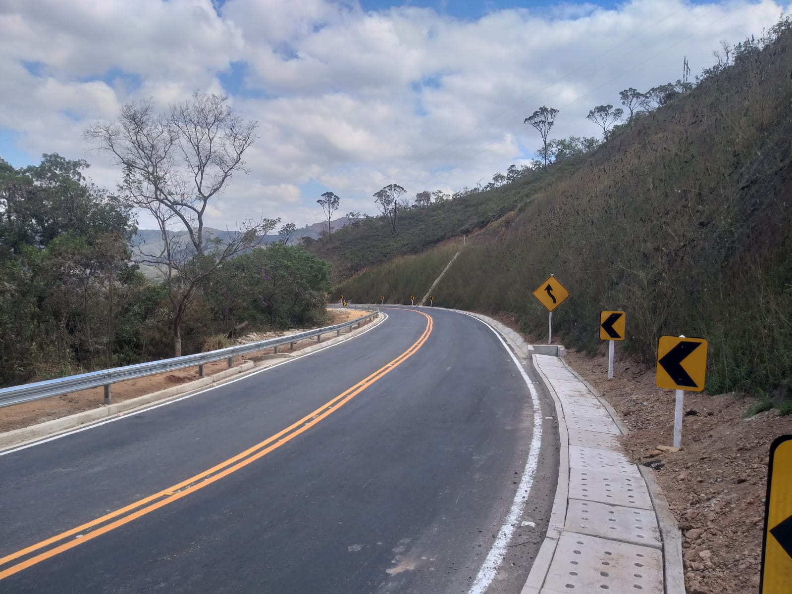 Governo de Minas conclui obras de recuperação de aterros e constrói novas variantes na MGC-262, na RMBH, beneficiando mais de 180 mil pessoas